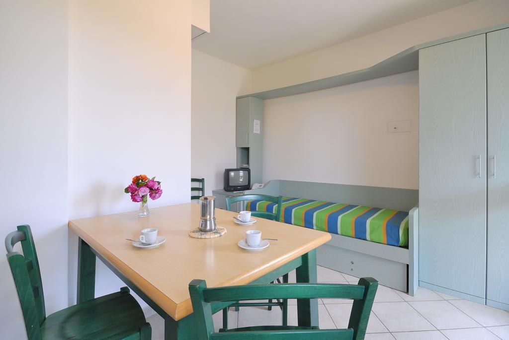 La Cecinella Apartments Marina di Cecina Eksteriør billede