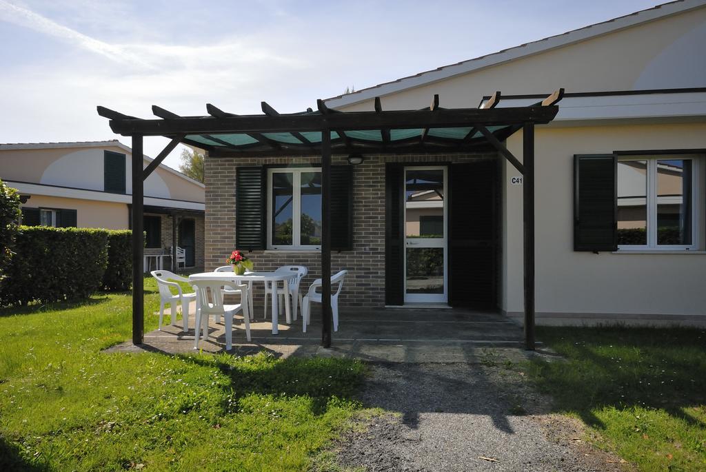 La Cecinella Apartments Marina di Cecina Eksteriør billede