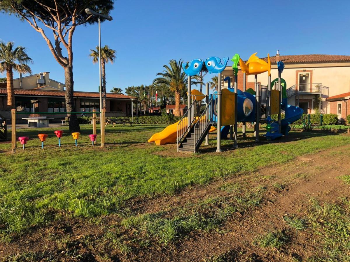 La Cecinella Apartments Marina di Cecina Eksteriør billede